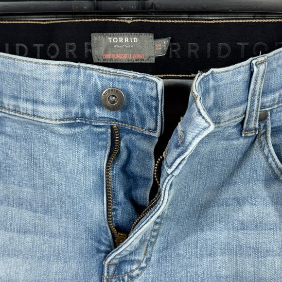 Torrid SZ 22 Crop Bombshell Skinny Jeans Stretch Hi-Rise Distressed Zip-Fly Blue - Picture 4 of 9